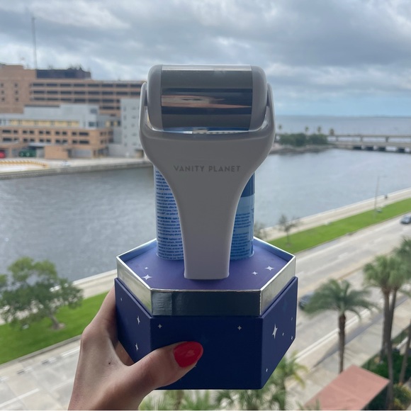 NWT GO FOR THE GLOW Higher Education Skincare x Vanity Planet Set Blue - Picture 3 of 5